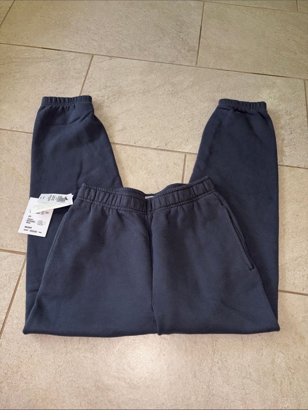 ARITZIA- TNA Cozy Fleece Boyfriend Basic Sweatpants